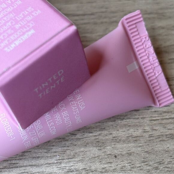 Florence by Mills Tinted Glow Yeah Lip Oil (Ph adjusting vegan lip oil) - Picture 4 of 4